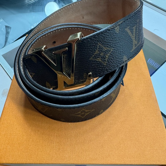 Louis Vuitton authentic belt used like new comes with original box - Picture 2 of 6